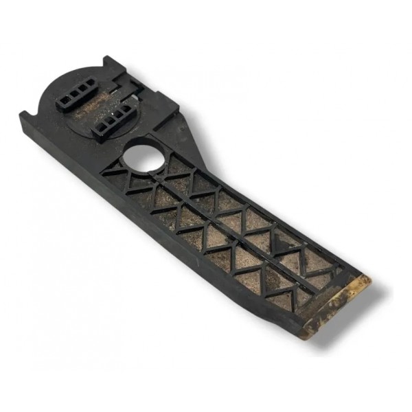 Suporte Inferior Radiador Direito Mercedes A200 2014 2015 16